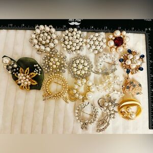 Lot of 17 Pieces Pearl & Rhinestone Brooches - Mixed Styles Floral Wreath Snail